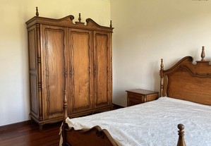 Móveis antigos de quarto