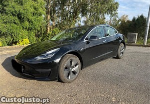 Tesla Model 3 SR+