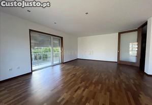 Apartamento T3 - Praça das Flores - Porto