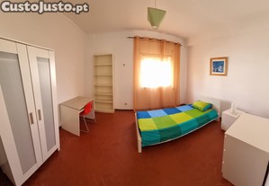 quarto em t3 junto das muralhas com meo fibra