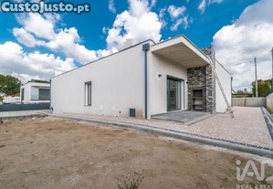 Moradia térrea T3 em Leiria, Pousos, Barreira e Cortes de 234 m²