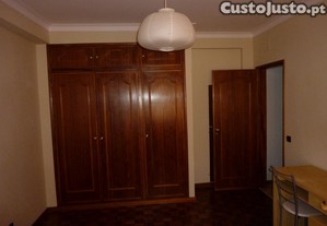 Quarto individual em apartamento junto  escola de Hotelaria de Coimbra