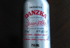 Vodka Danzka (Dinamarca) com cerca de 37anos