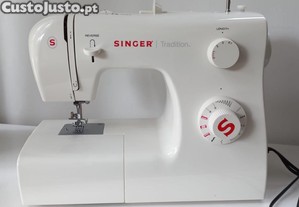 Mquina de Costura SINGER Tradition 2250