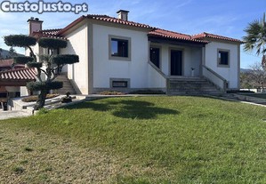 Casa / Villa T5 em Estorãos de 160 m²