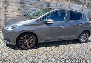 Peugeot 208 1.2 - 19