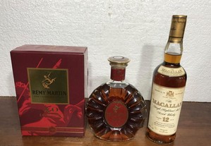Garrafas de Cognac e Whisky