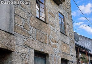 Moradia Centenria em Pedra para Revitalizar