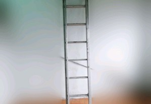 Escada transformável dupla de alumínio com 4 metros