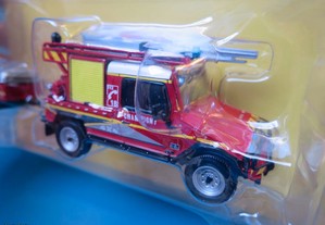 Miniatura jipe UMM Alter 4x4 e reboque bombeiros França