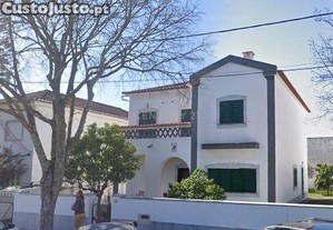 **Moradia T4 com garagem espaosa, churrasqueira e reas amplas!**  