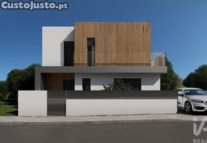 Casa T4 em Amora de 149,00 m²