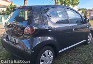 Toyota Aygo 1000cl  5 portas - 10