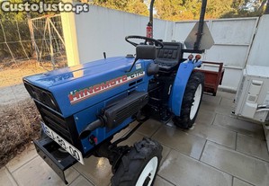 Trator Hinomoto C174 4x4 matriculado