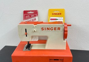 Máquina costura pequena marca singer