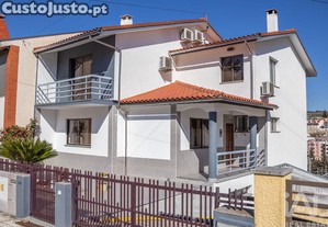 Casa / Villa T4 em Sé, Santa Maria e Meixedo de 200 m²