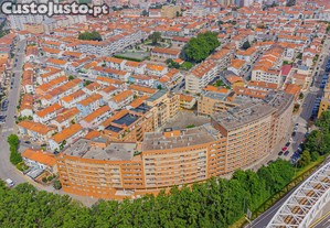 Apartamento T1+1 com Varanda e Vistas Desafogadas em Mafamude