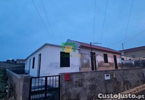 Terreno com moradia t2+1 localizada no porto santo
