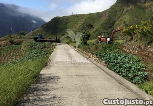 Terreno rústico 2.229m2 com 3 palheiros para recuperação
