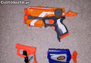 Pistolas Nerf e bisnaga