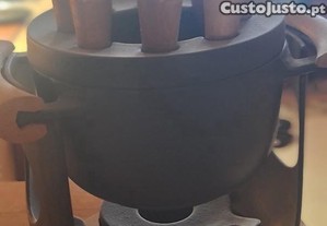 Fondue da marca Bodum em ferro fundido