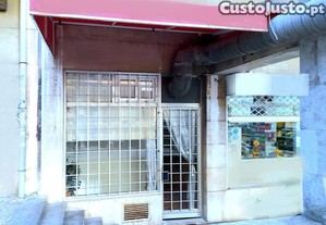 Espao Comercial no Corao de Almada | Toda Remodelada (NEGOCIVEL)