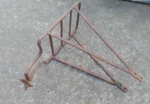 Suporte antigo de carga (padeiro) para bicicletas pasteleiras