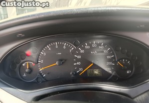 Ford Focus Ghia - 00