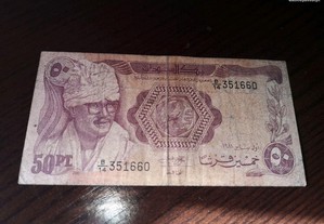 Notas coleção England One Pound, Sudan Fifty Piastres.
