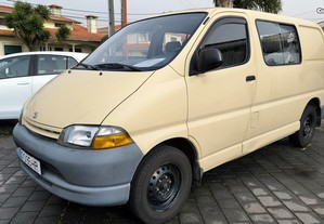 Toyota HiAce 2.5 D 6 Lugares
