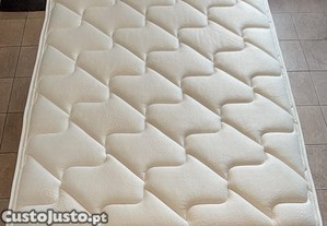 Cama e Colchão de Solteiro