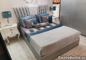 Cama Estofada Cinza e Leque Branco