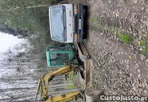 Efetua-se trabalhos de mini-giratria