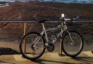 Bicicleta quadro alumínio mudanças Shimano bom estado