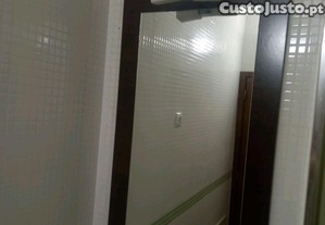 Móvel de casa de banho com lavatório e espelho!