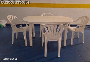 Mesa redonda 4 cadeiras