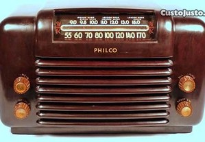 Rádio antigo a válvulas