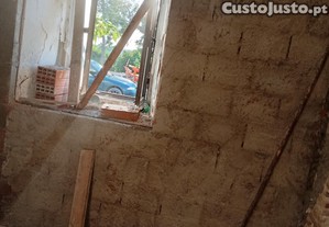 Trabalho de pedreiro e muros de pedra