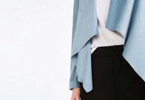 Jaqueta azul clara tipo camurça da Zara como nova