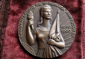 Grande medalha do cinquentenário da república Por