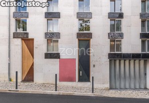 Casa T4, Com 4 Suites E Jardim Privado, Em...