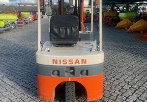 Empilhador Nissan Elétrico com deslocamento lateral