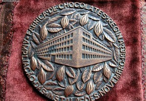 Grande medalha da Fábrica de Chocolates Regina.