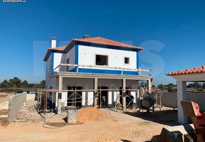 Moradia T3+1 em fase de construção em Coruche - Bi