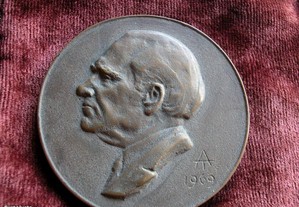 Medalha de Assis Esperança. 50 anos de Vida Literá
