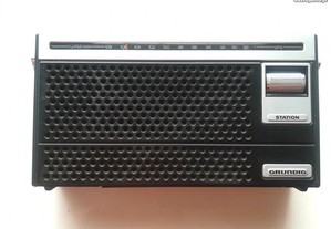 Radio antigo Grundig