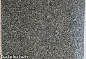 Alcatifa em ladrilhos 50x50 cinza antracite  para escritorios  ou hoteis