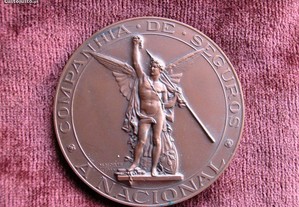 Medalha da Companhia de Seguros A Nacional. 50º