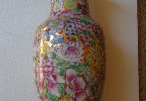 Bonita Jarra "Mil Flores" em porcelana, fabricada em Macau