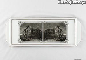 Torteira em porcelana Vista Alegre decorao a grisaille e dourado, 